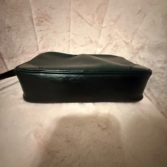 LOUIS VUITTON Epi Trocadero 23 - Picture 7 of 13